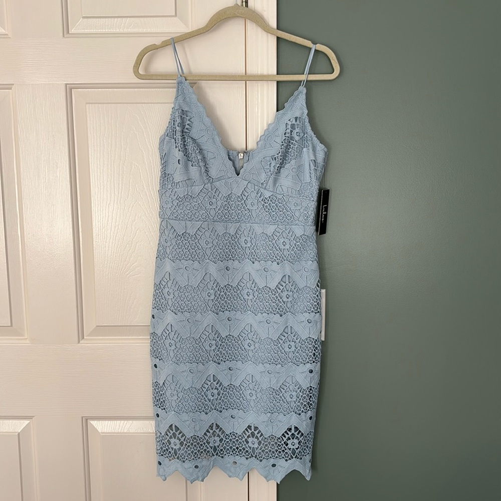 Lulu’s powder blue dress